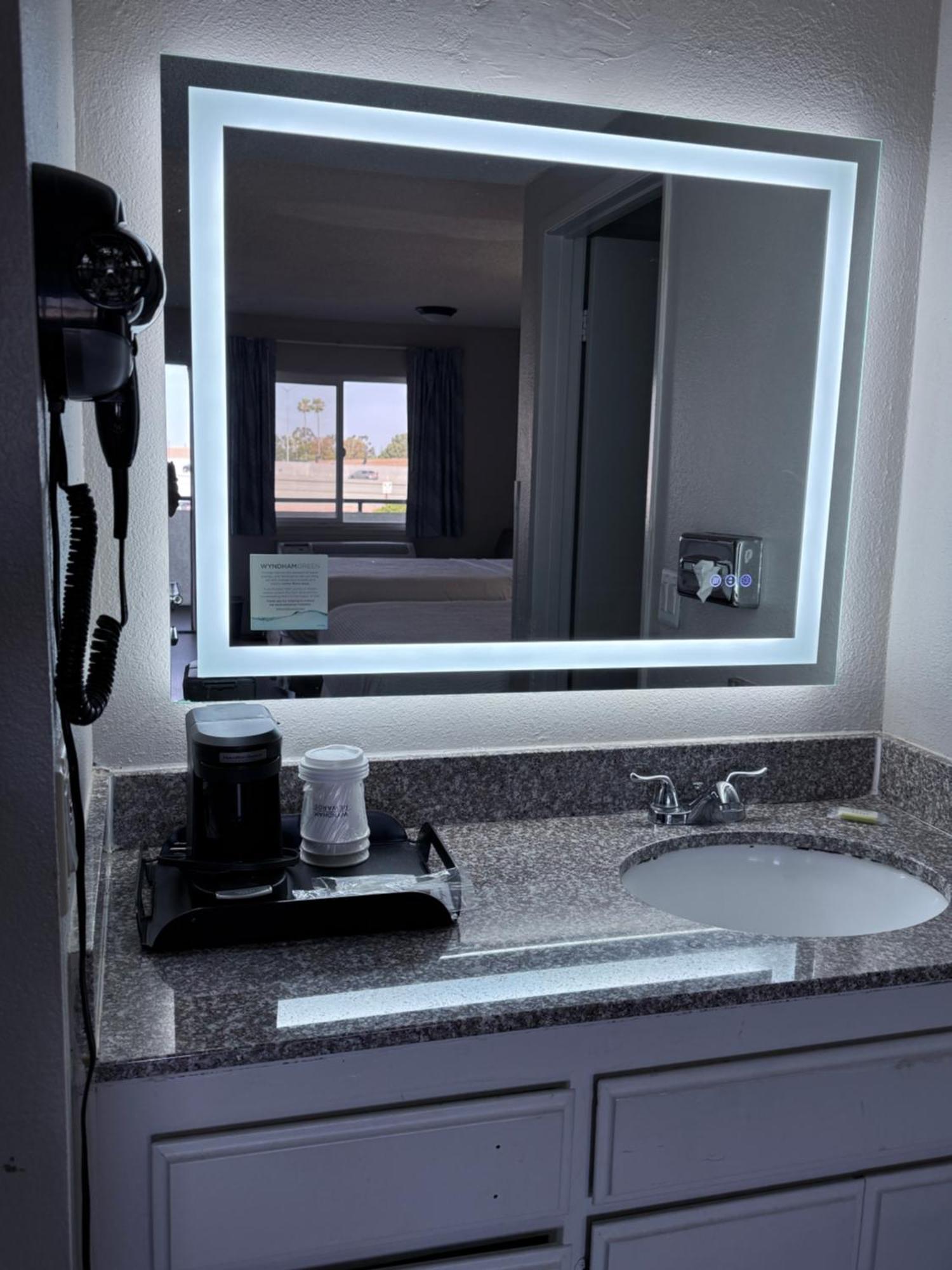Days Inn By Wyndham Ontario Airport Eksteriør bilde