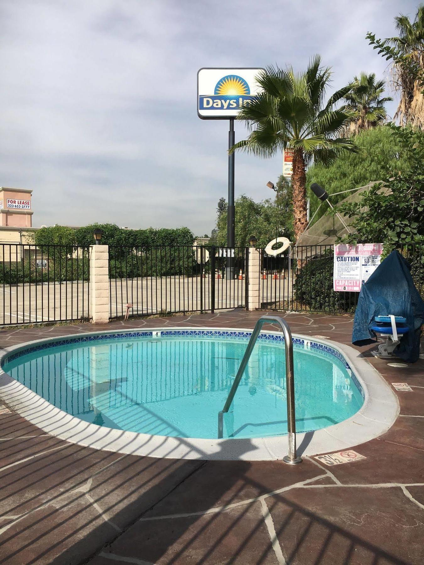 Days Inn By Wyndham Ontario Airport Eksteriør bilde