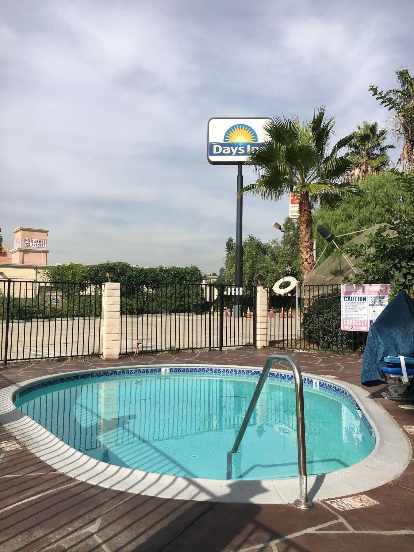 Days Inn By Wyndham Ontario Airport Eksteriør bilde